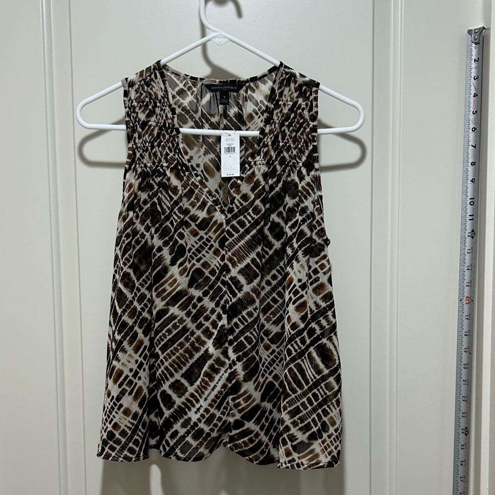 Banana Republic women’s size S. NWT. Sleeveless Black & Brown Pattern sheer tank